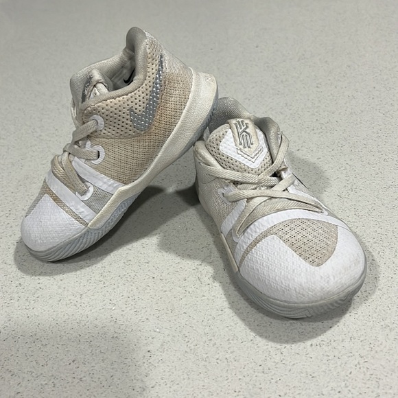 Toddler boy Nike Kyrie Irving shoes - Picture 2 of 6